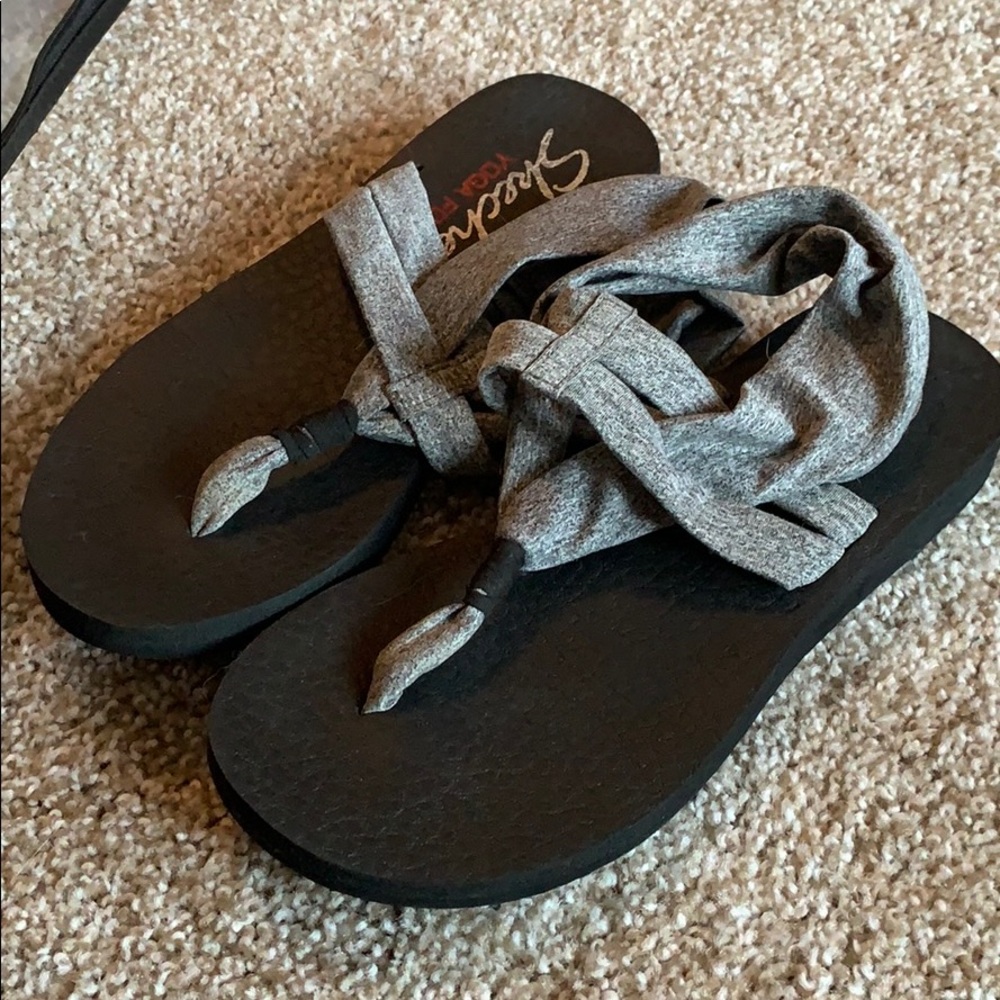 Comfortable yoga sandals